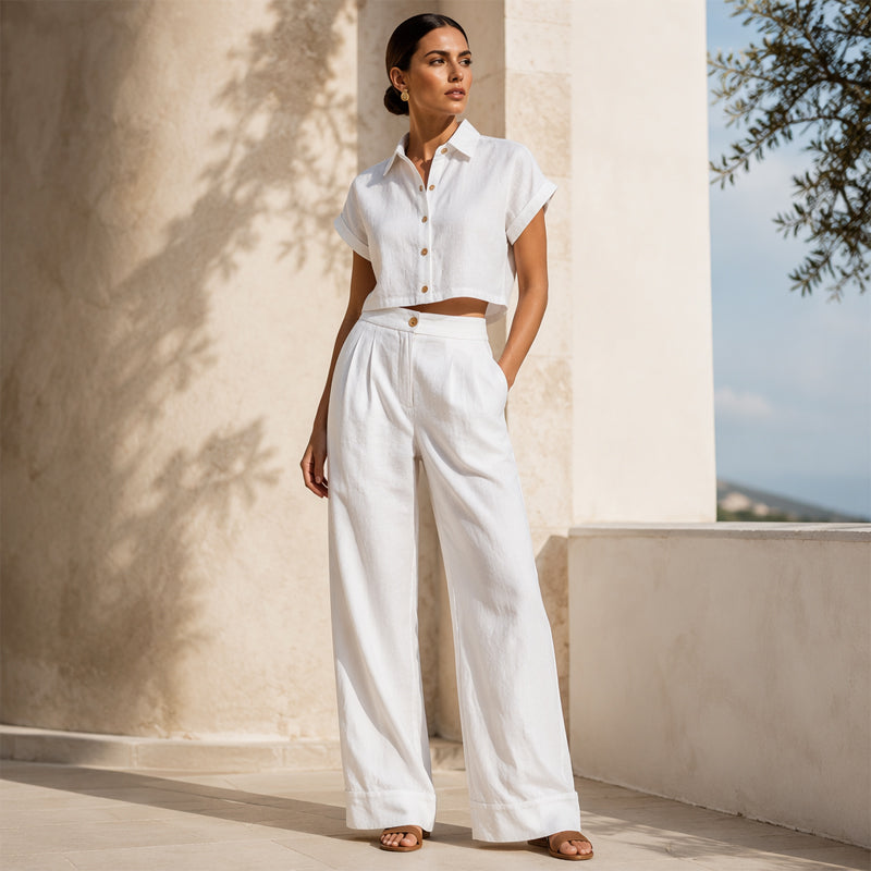An absolute must-have 🔥👖 Lightweight trousers in a linen blend – featuring a fluid drape and a classic straight leg; ideal for work or the weekend.